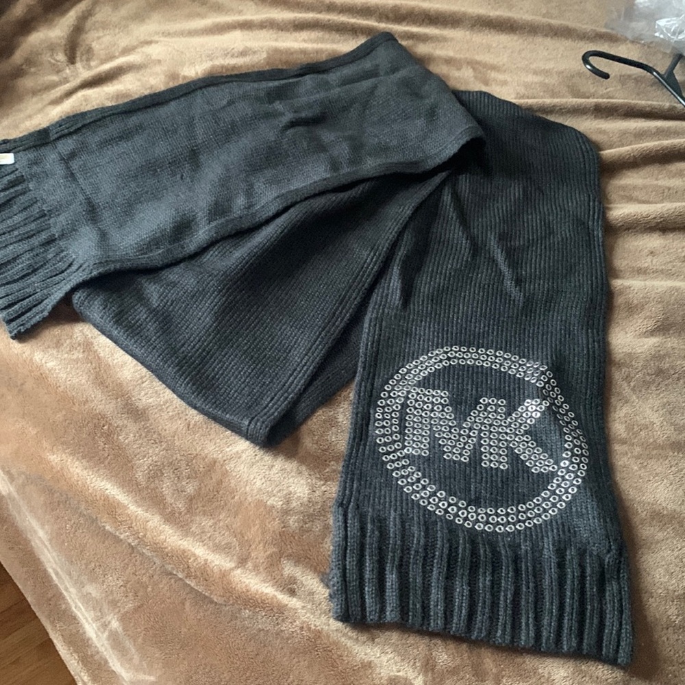 Michael Kors gray scarf. New without tags. never worn.